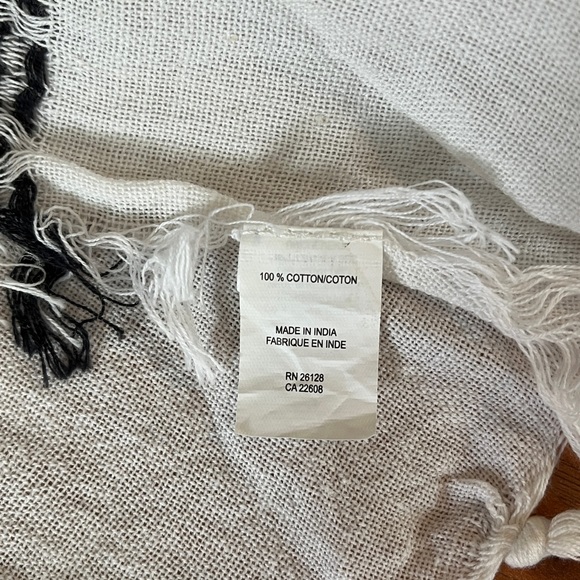 Echo Cotton Cover Up Wrap - One Size. - Picture 5 of 7